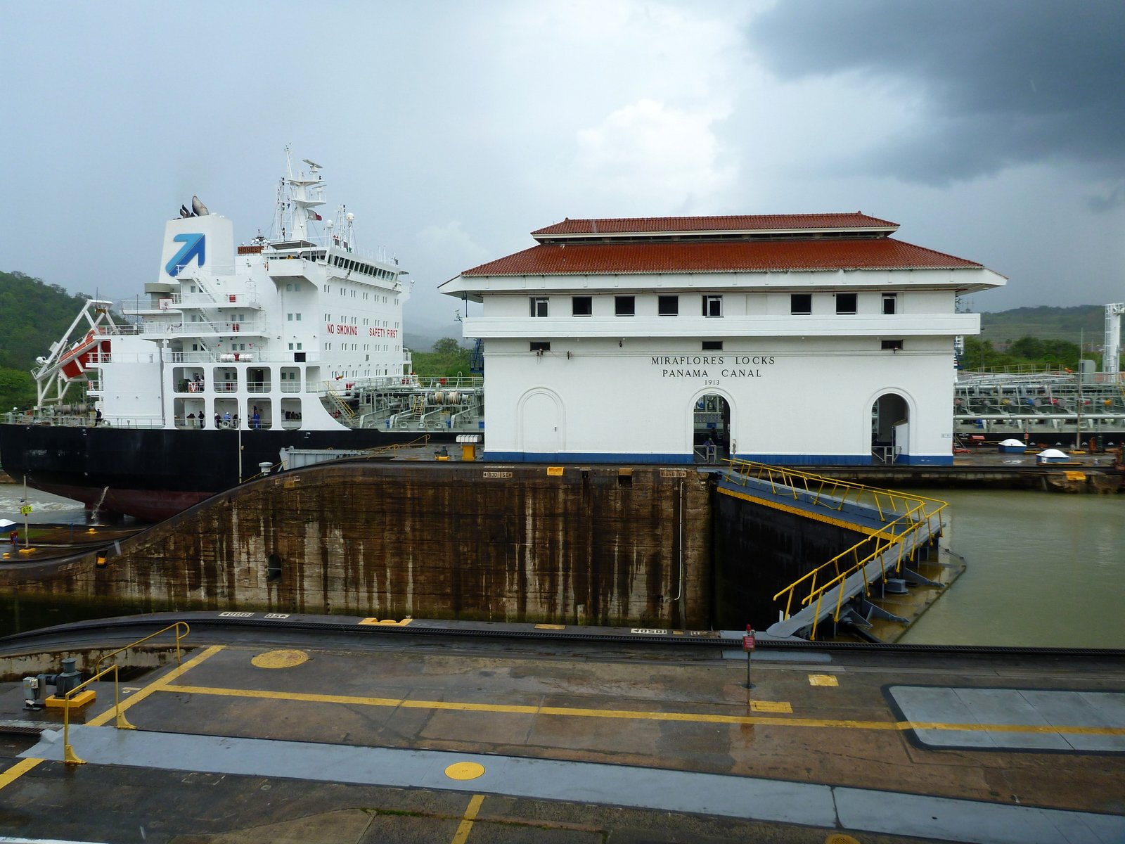 miraflores-locks-in-panama-city-panama-where-i-have-been